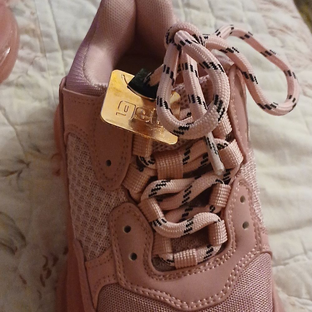 Balenciaga   - Picture 9 of 12